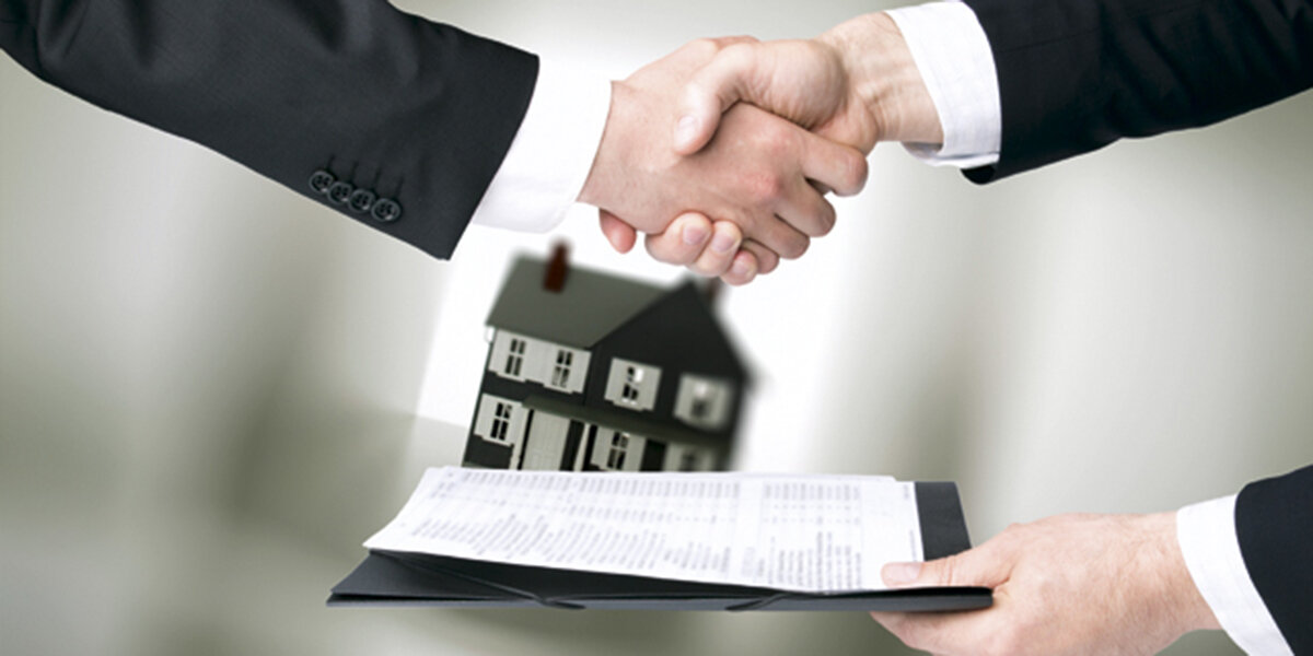 ¿Cuál es el beneficio de que un abogado inmobiliario revise el contrato de compraventa?