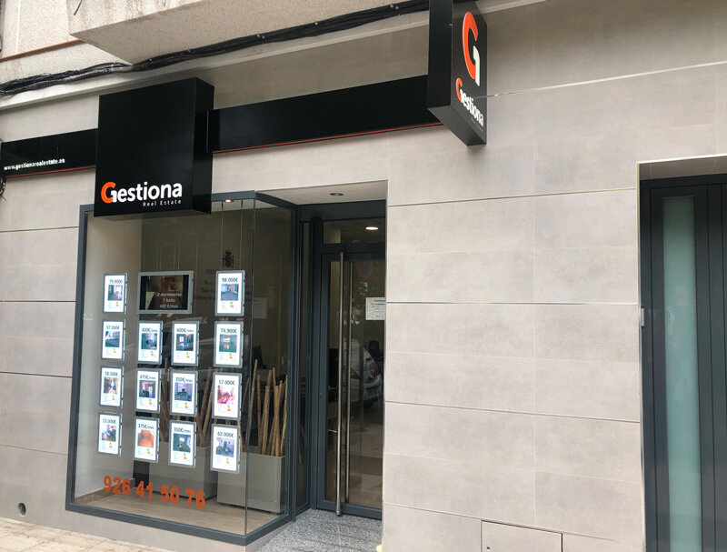 ¿Qué tipo de propiedades gestiona Inmobiliaria La Colonia?