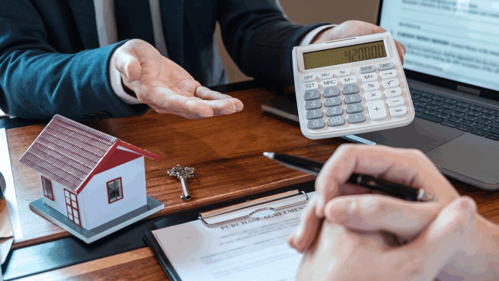 ¿Quién paga la comisión inmobiliaria en una compraventa?