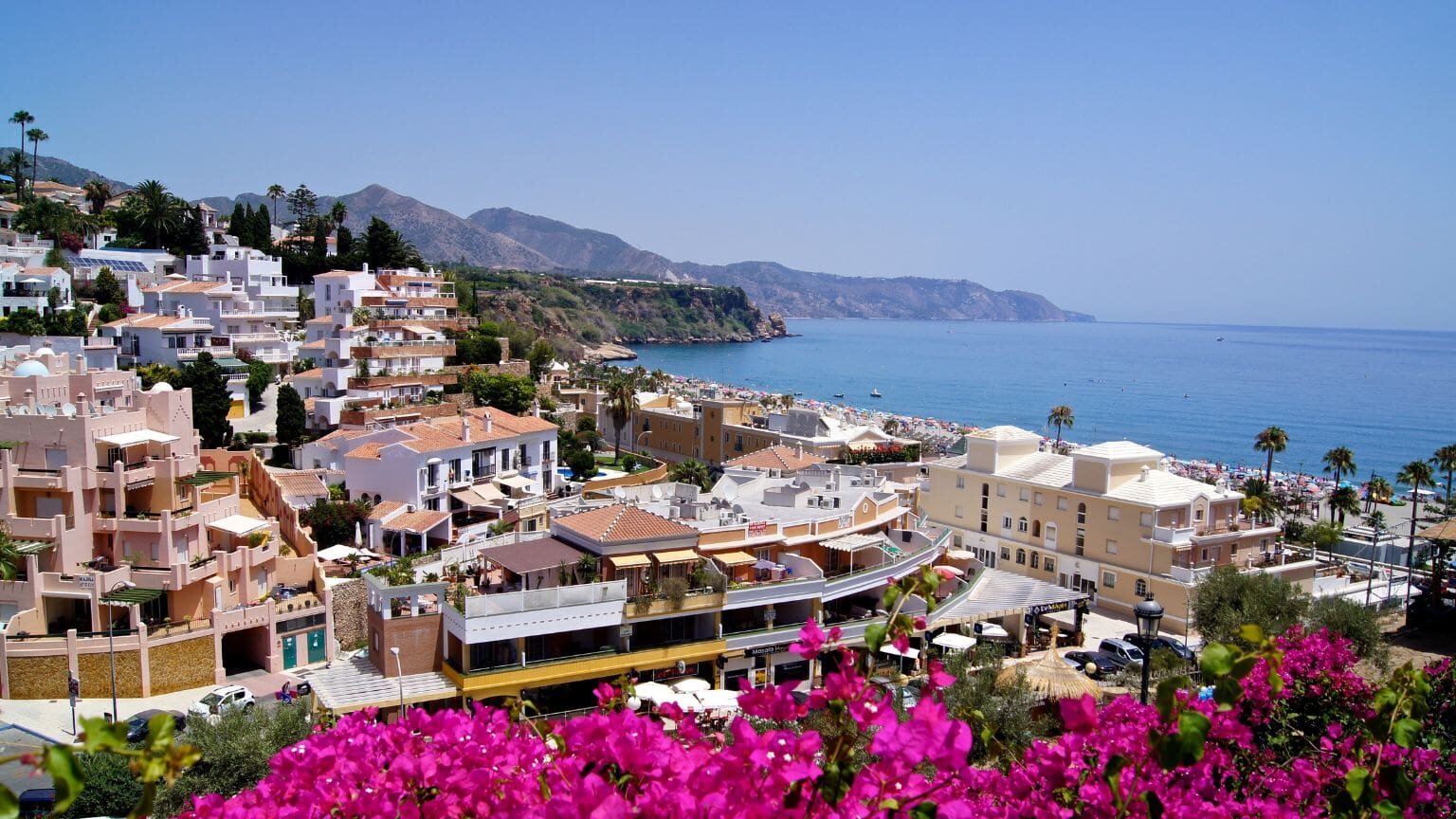 Ventajas de Invertir en Propiedades en la Costa del Sol a través de Inmobiliaria Fuengirola